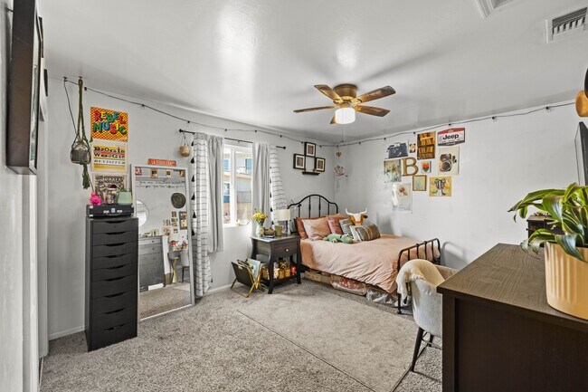 Building Photo - 5004 La Dorna St