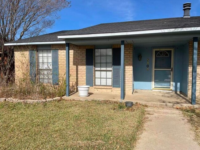 Building Photo - Beautiful 4 Bedroom For Rent!