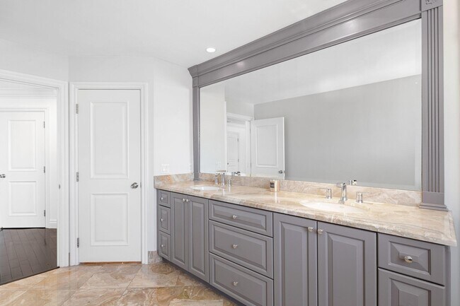Building Photo - 555 S Ocean Blvd