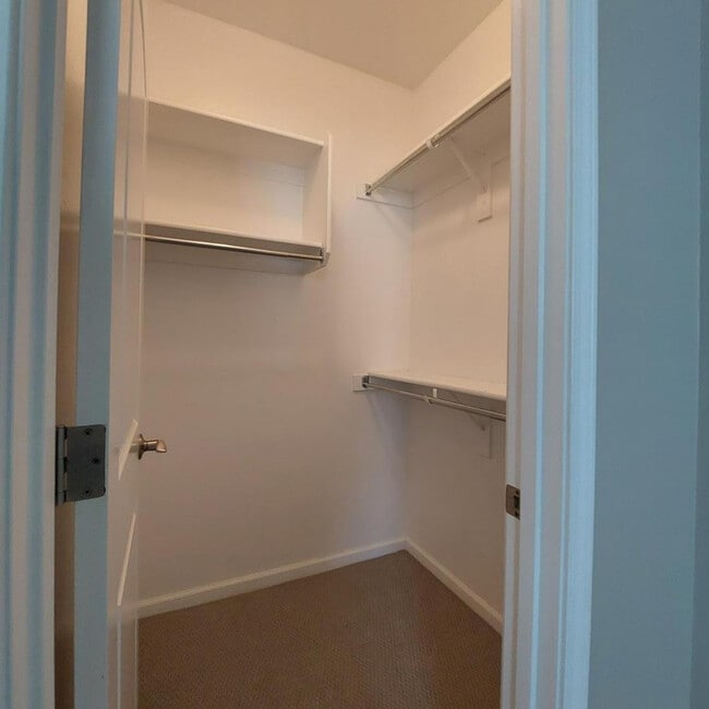 Building Photo - 1025 S 200th Ln