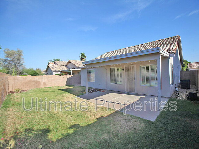 Building Photo - 7439 W Via Del Sol Dr