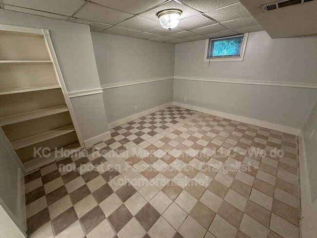 Building Photo - 10700 E 28th Terrace S