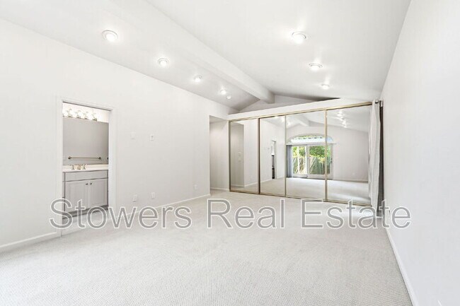 Building Photo - 10 Corte Del Rey