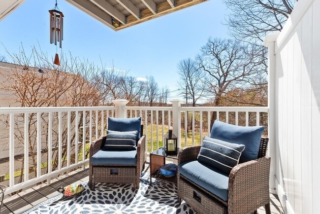 Building Photo - 320 Newbury St