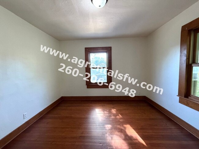 Building Photo - 3 Bedroom House