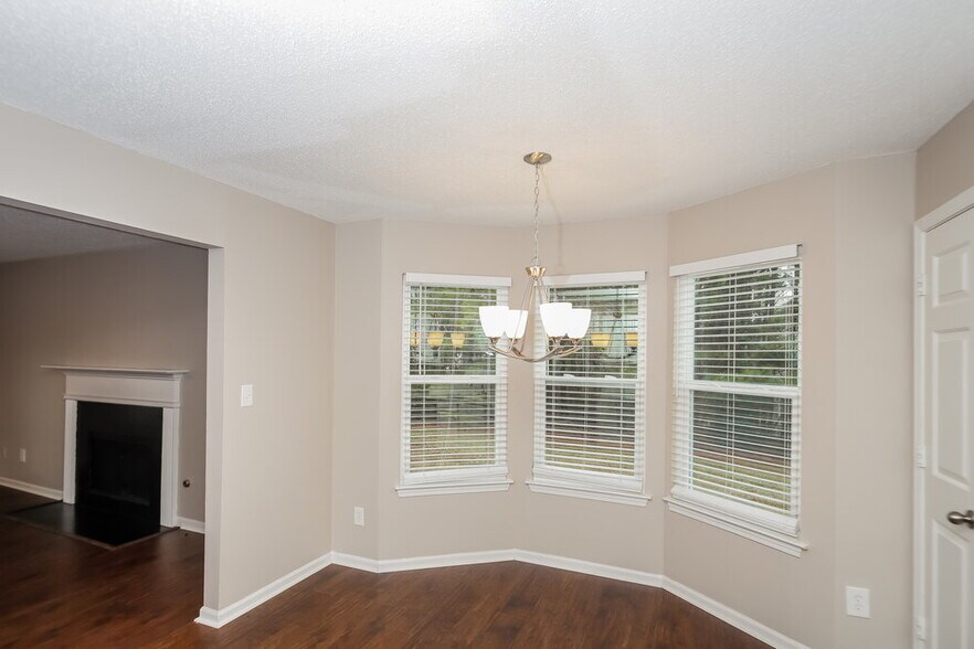 Building Photo - 2962 Knoll View Pl