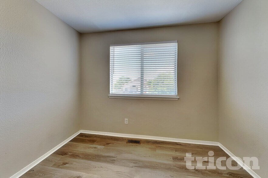 Building Photo - 12789 Elm St