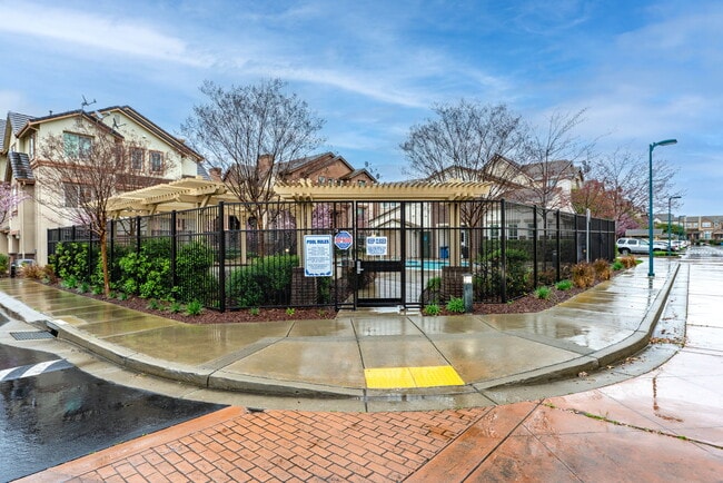 Building Photo - 1070 Tourmaline Ter