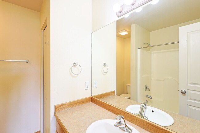 Building Photo - Refined Townhome with Gorgeous Landscaping...