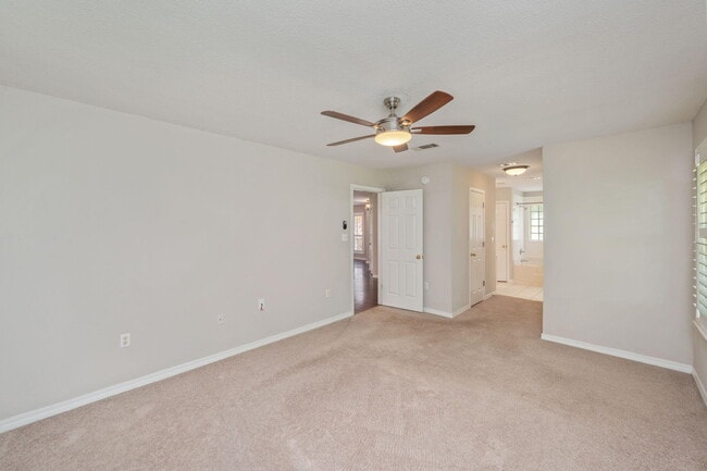 Building Photo - 1402 Ernest Hemingway Dr