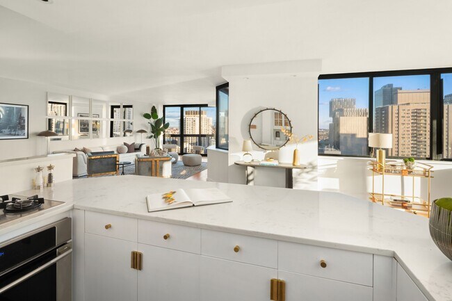 Building Photo - 330 E 75th St