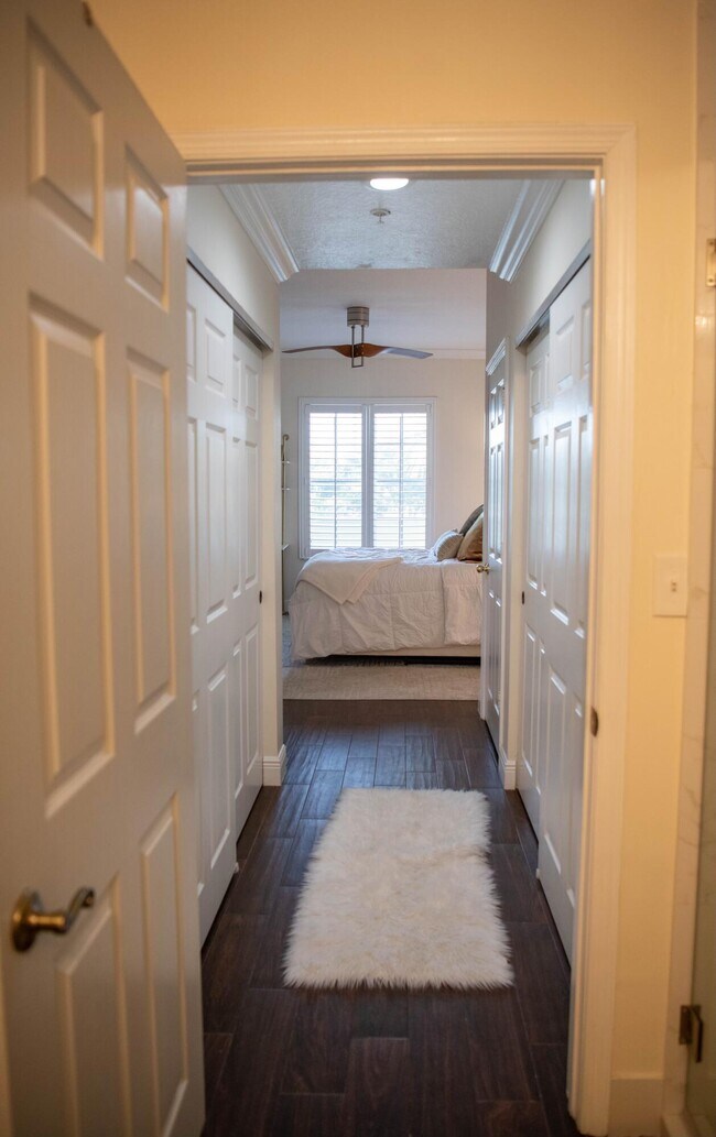 Building Photo - 1203 Town Center Dr