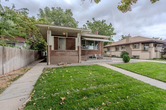 Building Photo - Brown Duplex