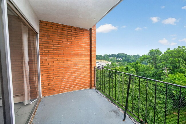 Building Photo - 5458 Beechmont Ave