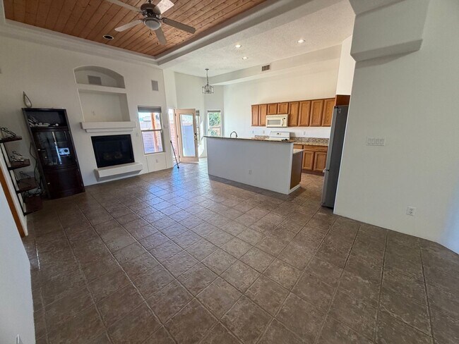 Building Photo - 3-Bedroom House!