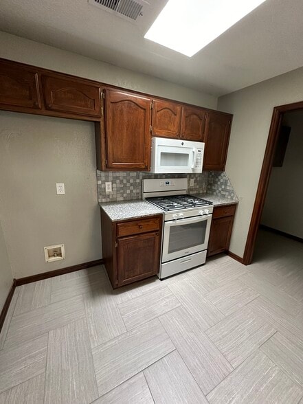 Building Photo - 2605 Briarcliff Dr