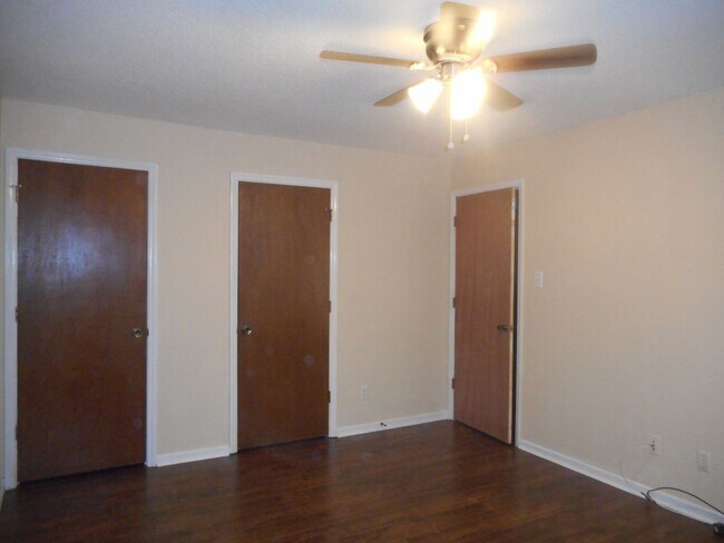 Building Photo - 3-bedroom, 2-bath Brick Home