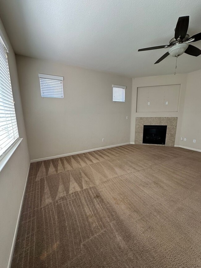 Building Photo - Garibaldi Ranch beautiful 4bedroom 3 full ...