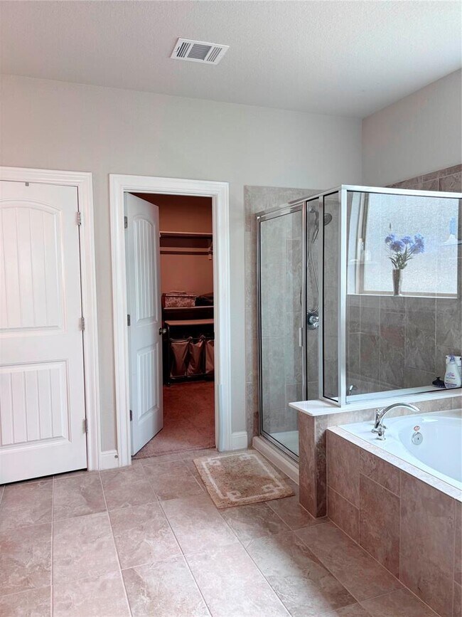 Building Photo - 5408 La Canada Wy