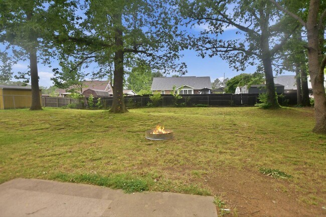Building Photo - 504 Linda Ln