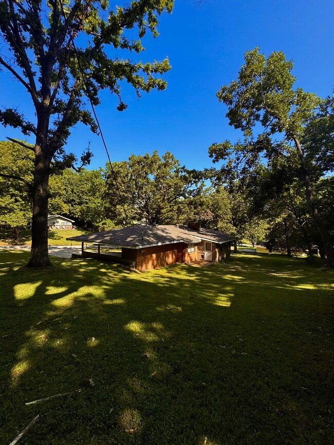 Building Photo - 9108 Bluff Dr