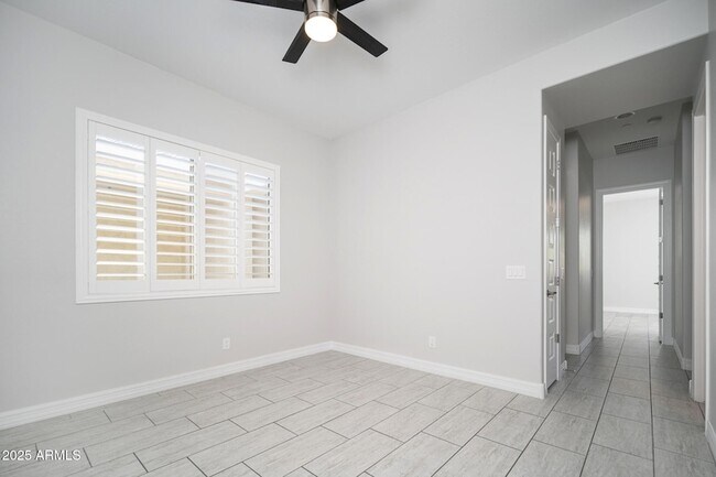Building Photo - 9752 W Rowel Rd