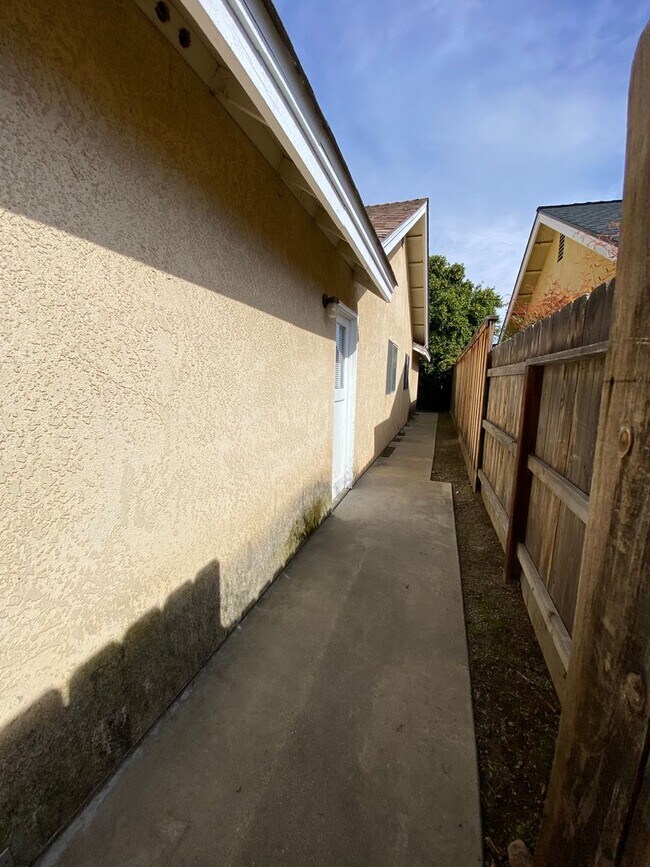 Building Photo - Lovely home for Rent in NW Visalia, located in the Oak West Neighborhood. Coming soon