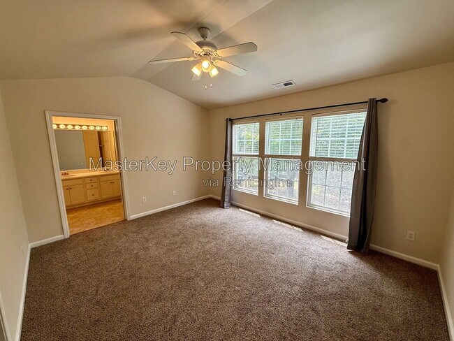 Building Photo - 414 Walnut Woods Dr