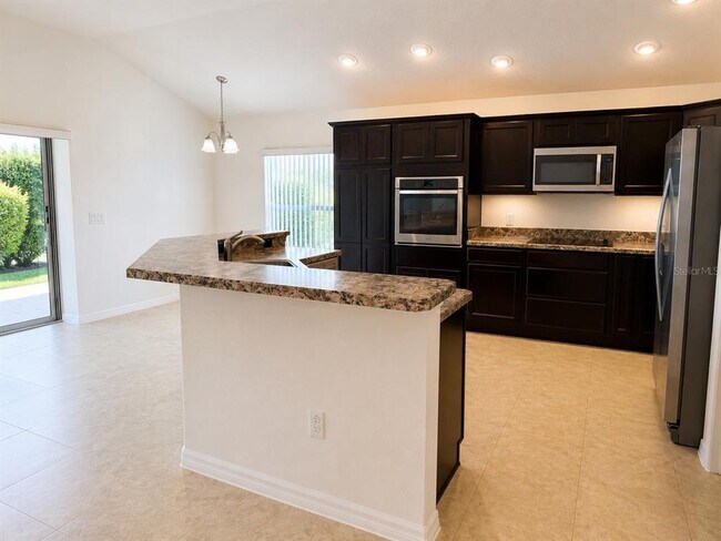 Building Photo - 3942 Zenith Lp