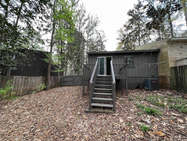 Building Photo - 211 Parkbrook Cir