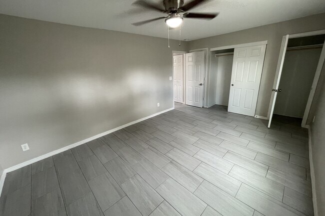 Building Photo - 2204 W Campbell Ave Unit 1