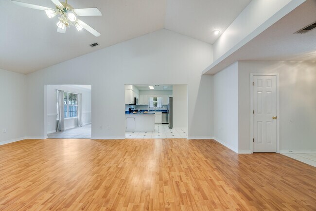 Building Photo - 2803 MacGregor Ln