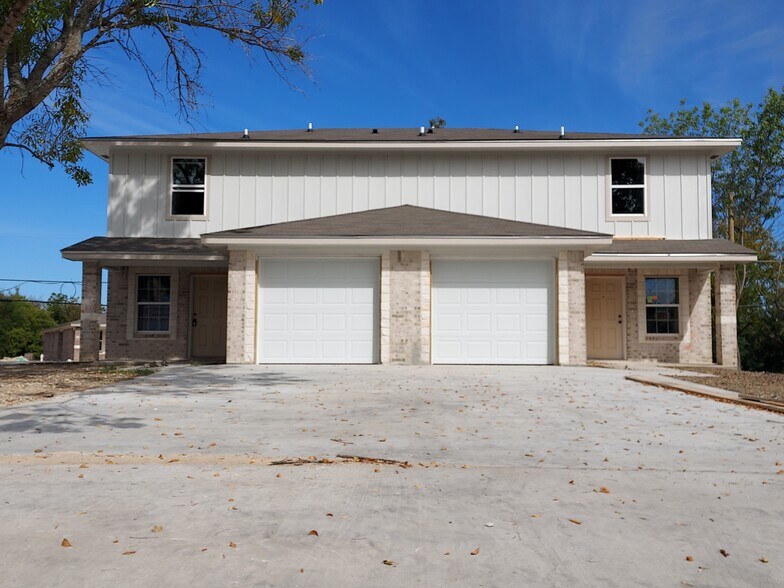 Building Photo - 311 Clore Rd