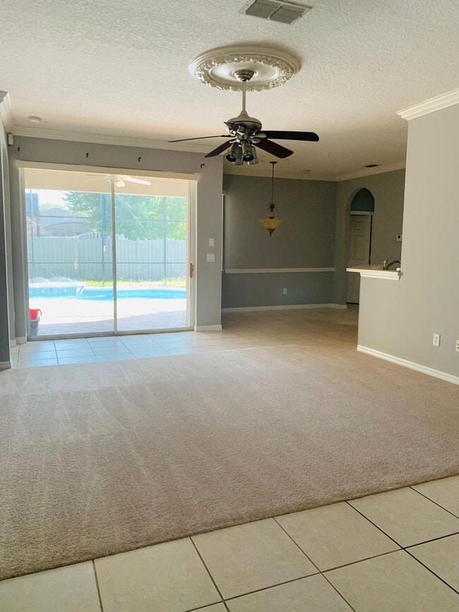 Building Photo - Beautiful 4 bed 3 bath plus Office and Pri...