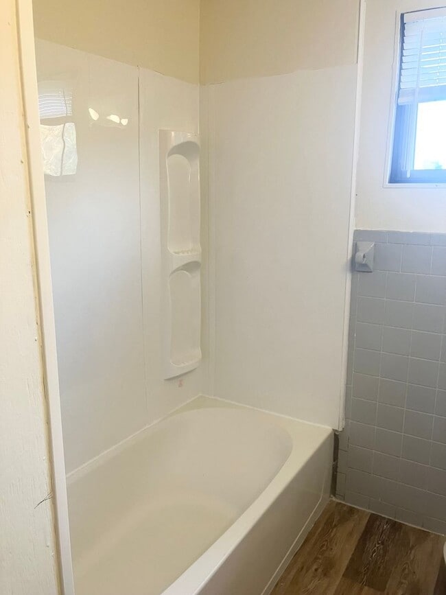 Building Photo - CAROLINE 209-211