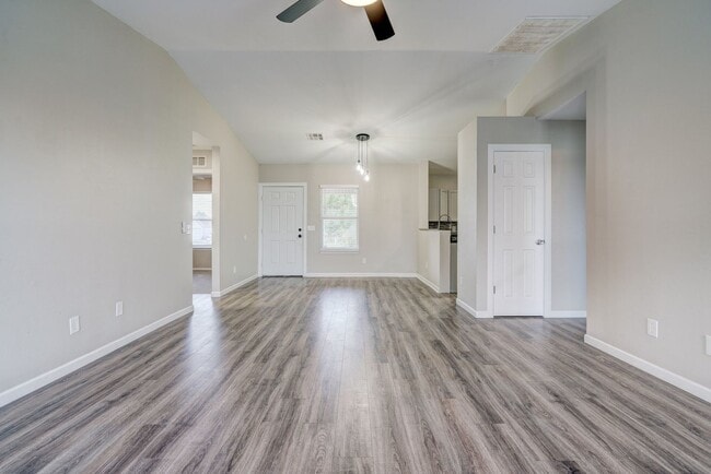 Building Photo - 10425 Aberdeen Dr