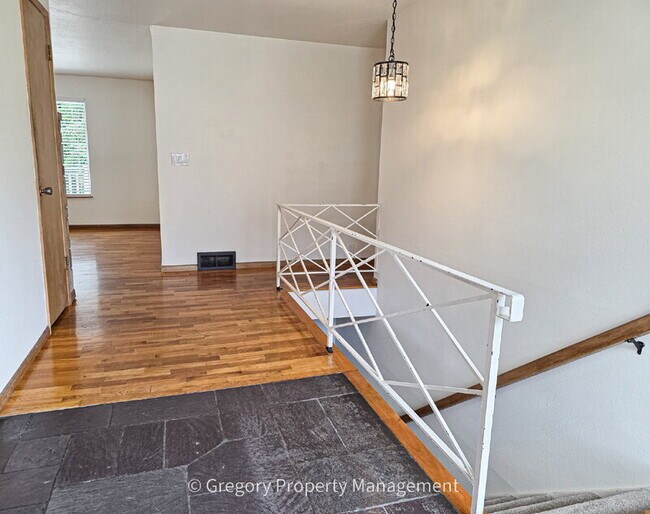 Building Photo - 4908 Dogwood Dr