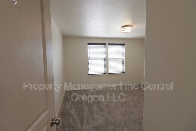 Building Photo - 3576 SW Pumice Ave