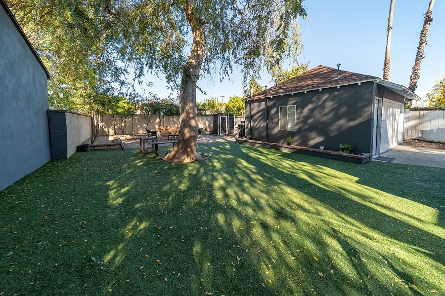 Building Photo - 15745 Leadwell St