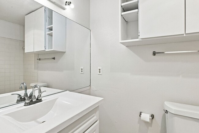 Building Photo - 5700 Cherry Park