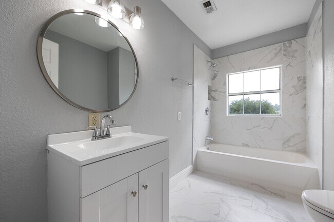 Building Photo - 206 S Cleveland St