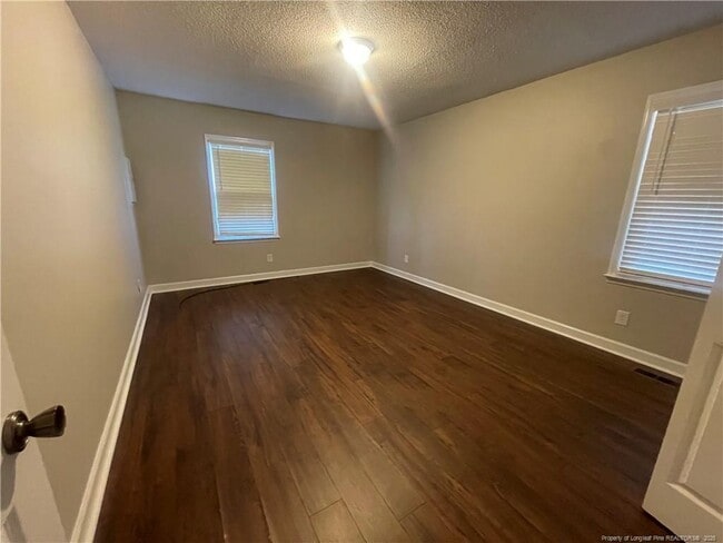 Building Photo - 470 Lennox Dr