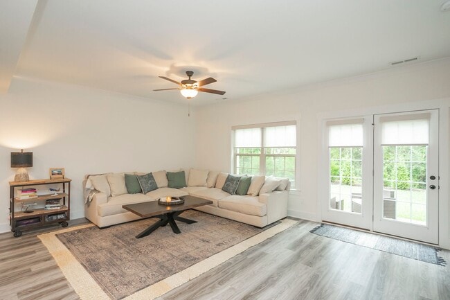 Building Photo - 3337 Alta Ln