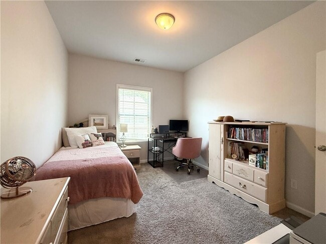 Building Photo - 2520 Great Silver Fir Aly