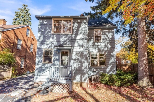 Building Photo - Beautiful Home in the Heart of Cleveland H...