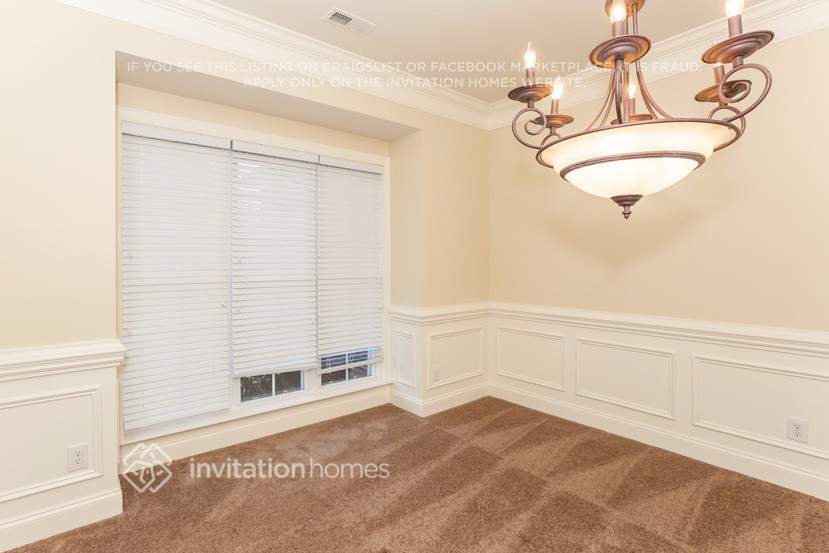 Building Photo - 1704 Crestgate Dr