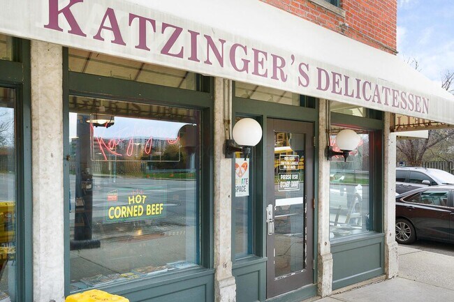 Building Photo - 598 Lathrop St