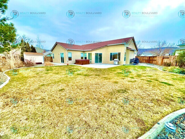 Building Photo - Beautiful 3 Bedroom, 2Bath, 3 Car Garage home in South Reno With Large Back Yard and Hot Tub!