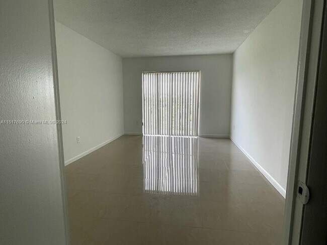 Building Photo - 482 NW 165th St