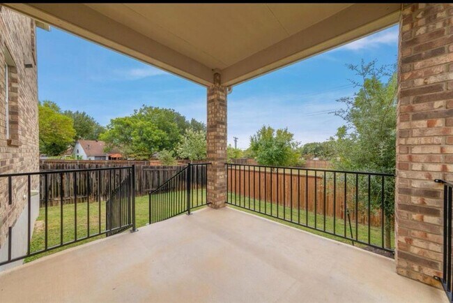 Building Photo - 803 Sandhill Branch Dr